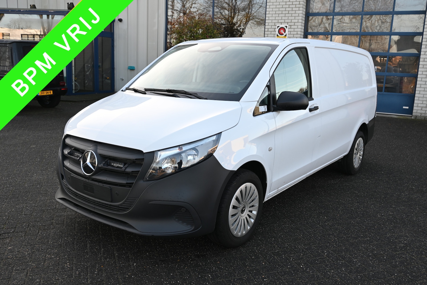 Mercedes-Benz Vito - 116 CDI 4x4 L2 Pro 2500kg Trekhaak, Standkachel - AutoWereld.nl