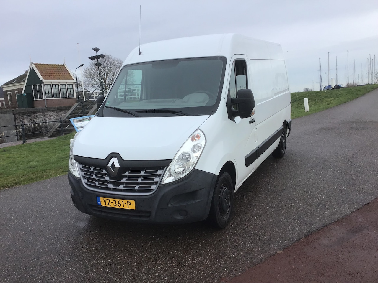 Renault Master - T33 2.3 dCi L2H2 bj2016/147000km/3-pers/airco - AutoWereld.nl