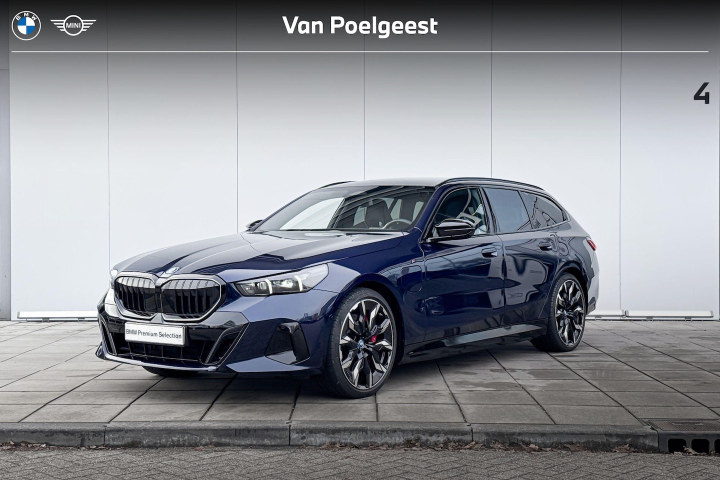 BMW 5-serie Touring - 550e xDrive M-Sport Pro / Bowers en Wilkins Audio / Carbon interieurlijst / 21 inch LM Vel - AutoWereld.nl