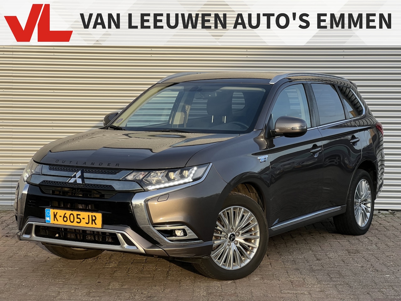 Mitsubishi Outlander - 2.4 PHEV Pure+ | Nieuw Binnen | Camera | Climate Control | PDC | Stoel Verwarming | APK 05 - AutoWereld.nl