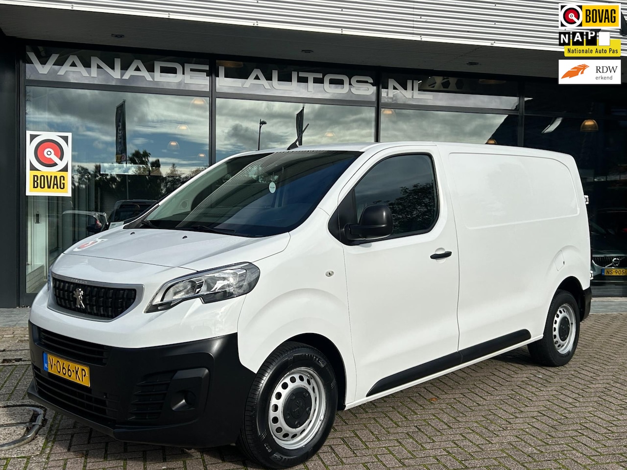 Peugeot Expert - 231L 2.0 BlueHDI 120 Pro 3-Zits Navi Park.Sens Cruise Trekhaak NAP NL-Auto Dealeronderhoud - AutoWereld.nl