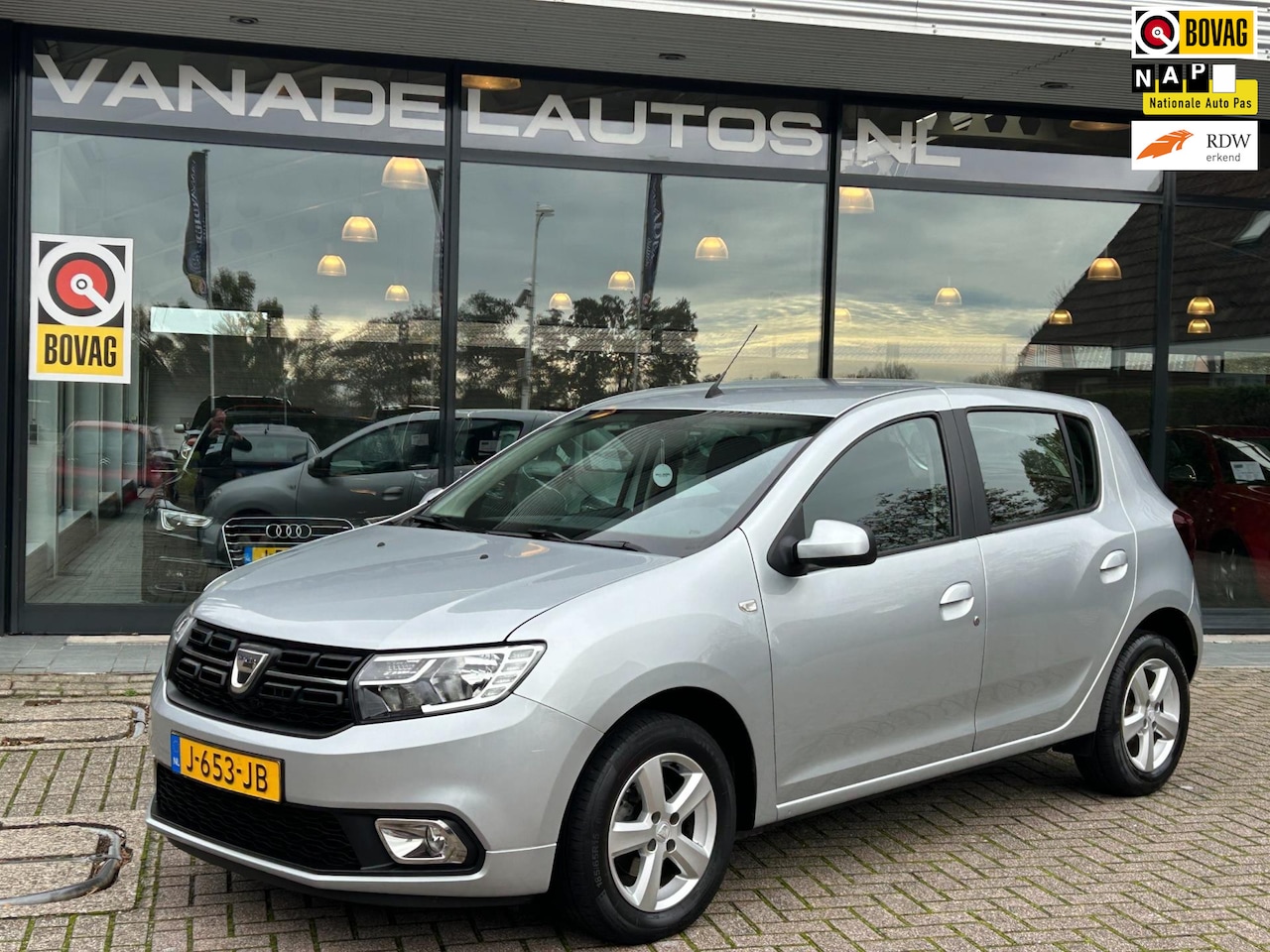 Dacia Sandero - 0.9 TCe Comfort Aut. 1e Eig! Navi Camera Park.Sens Airco NAP NL-Auto Dealeronderhouden! - AutoWereld.nl