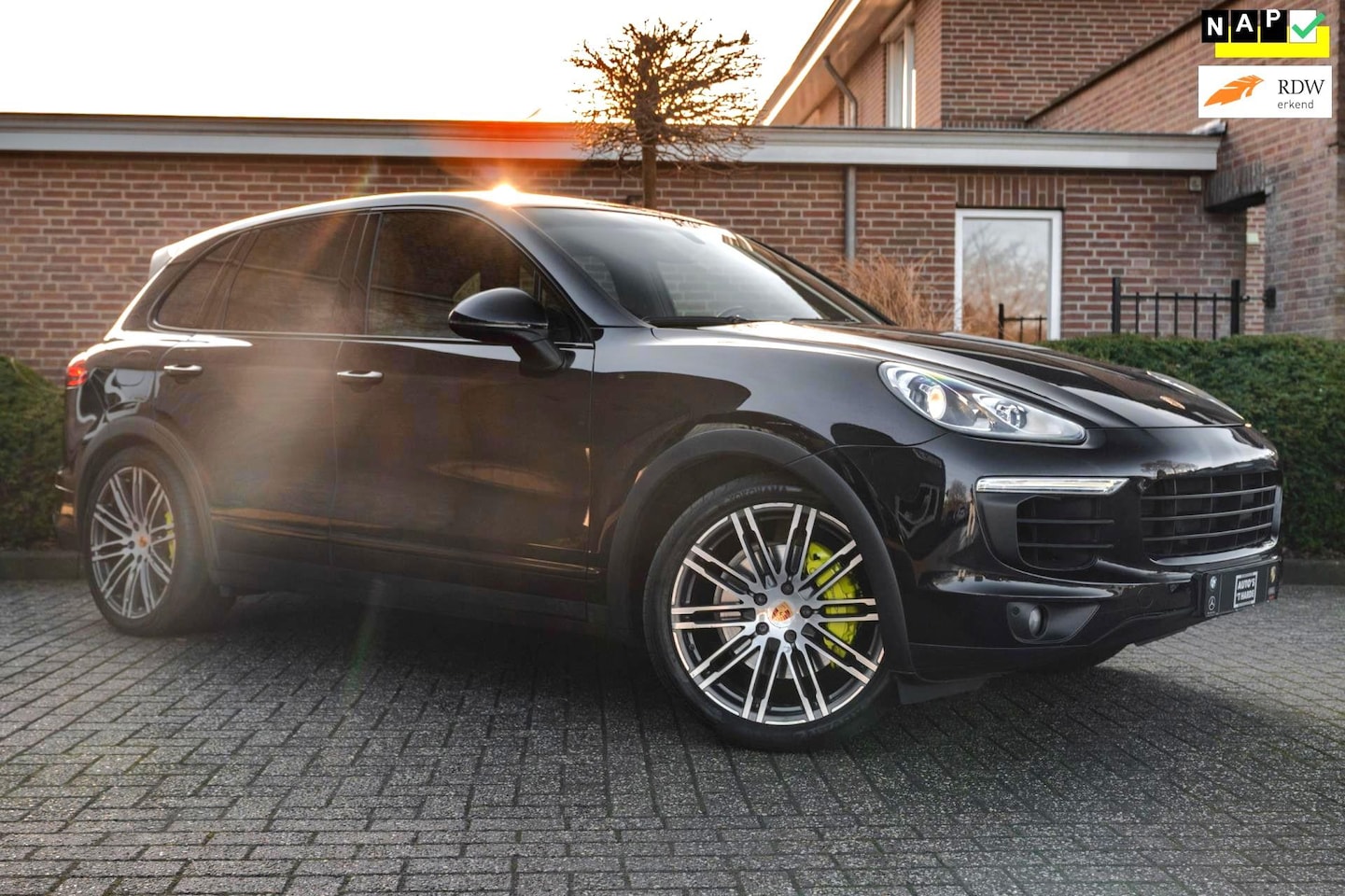 Porsche Cayenne - 3.0 S E-Hybrid 416 PK Luchtvering Leder Camera Bose LED 21'' - AutoWereld.nl