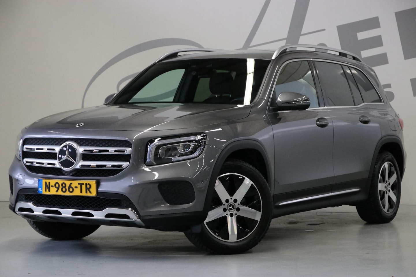 Mercedes-Benz GLB - 180 Apple carplay/Achteruitrijcamera/NAP/Origineel NL - AutoWereld.nl