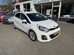 Kia Rio - 1.2 CVVT ExecutiveLine achteruitrijcamera, Parkeersensoren achter, Centrale deurvergrendel