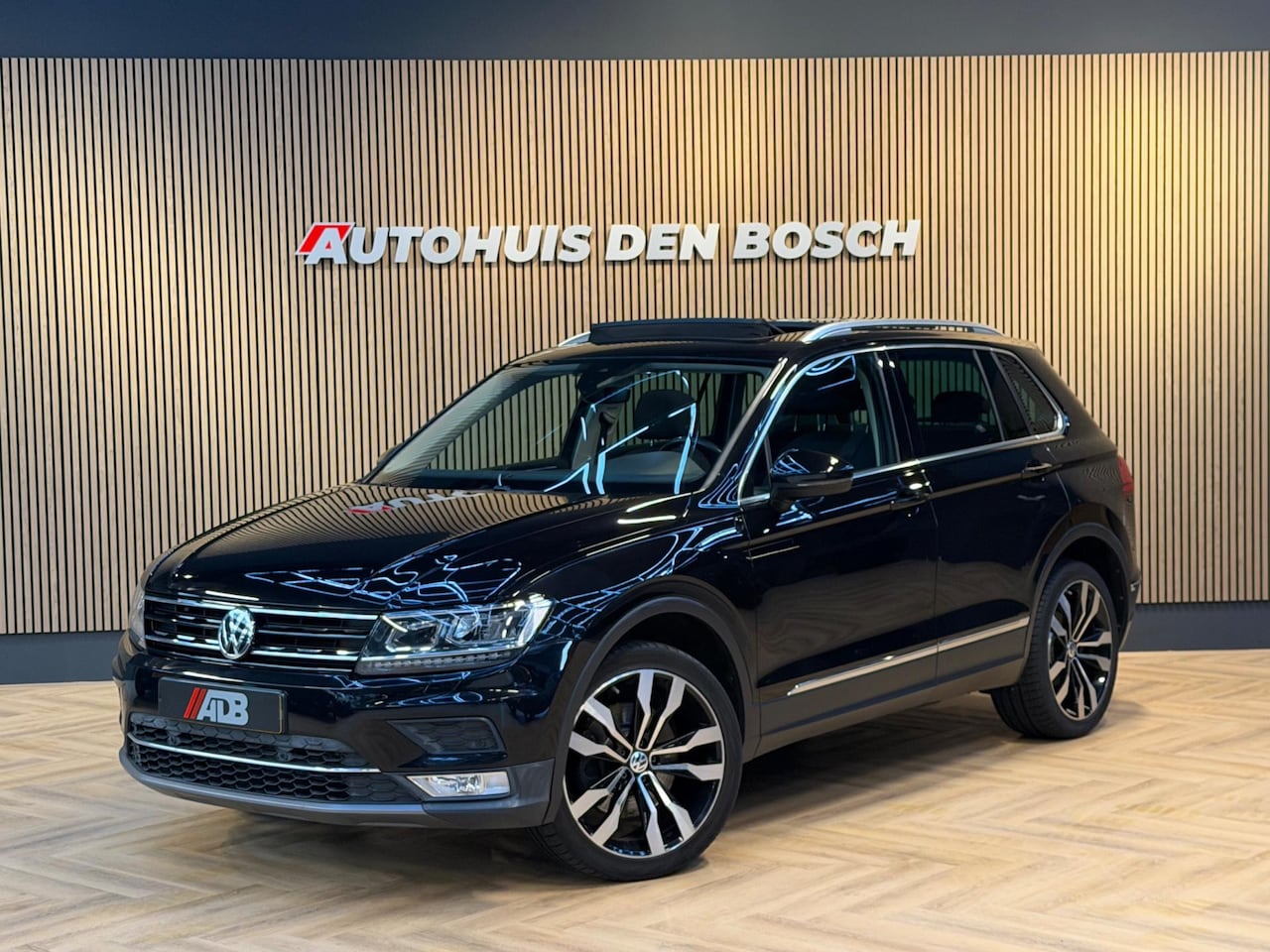 Volkswagen Tiguan - 2.0 TSI 4Motion Highline 180PK - Panorama - AutoWereld.nl