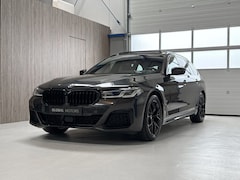BMW 5-serie Touring - 520i High Executive G31 LCI - M PAKKET - PANORAMADAK - COMFORT ZETELS - STOELVER + KOELING