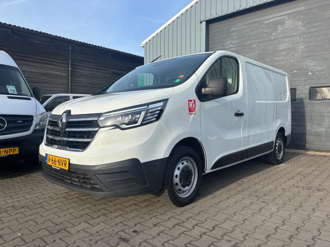 Renault Trafic - 2.0 DCI L1 Airco Navi Trekhaak! - AutoWereld.nl