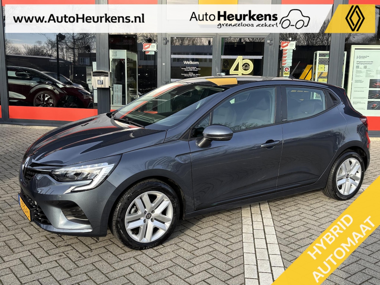 Renault Clio - 1.6 E-Tech Hybrid 140 Zen | Automaat | NL-auto | 1e eigenaar | Parkeersensoren achter | - AutoWereld.nl