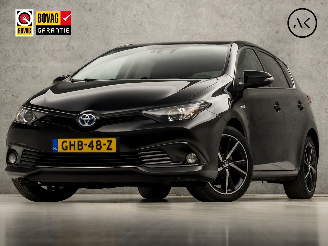 Toyota Auris - 1.8 Hybrid Sport Automaat (NAVIGATIE, CLIMATE, CAMERA, STOELVERWARMING, GETINT GLAS, SPORT - AutoWereld.nl