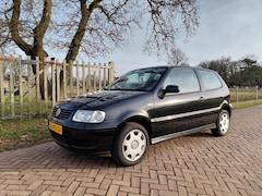 Volkswagen Polo - 1.4-16V Trendline
