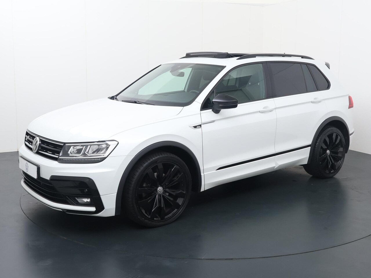 Volkswagen Tiguan - 1.5 TSI ACT Highline Business R | 150 PK | Automaat | Panoramadak | Voorstoelen verwarmd | - AutoWereld.nl