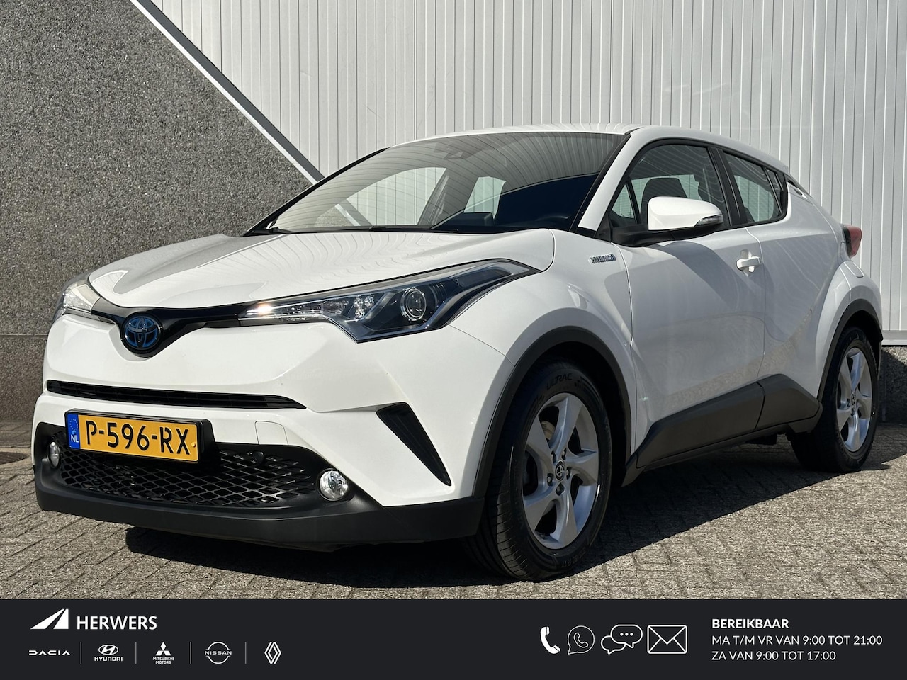 Toyota C-HR - 1.8 Hybrid Active / Adaptieve Cruise Control / Navigatie  / Airco Climate Control / Achter - AutoWereld.nl