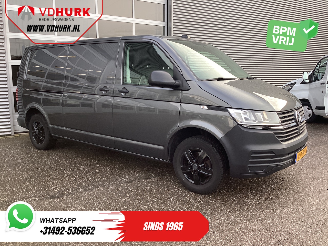 Volkswagen Transporter - 2.0 TDI L2 NL Auto/ Carplay/ Airco/ Cruise/ 16”LMV/ PDC/ Trekhaak - AutoWereld.nl