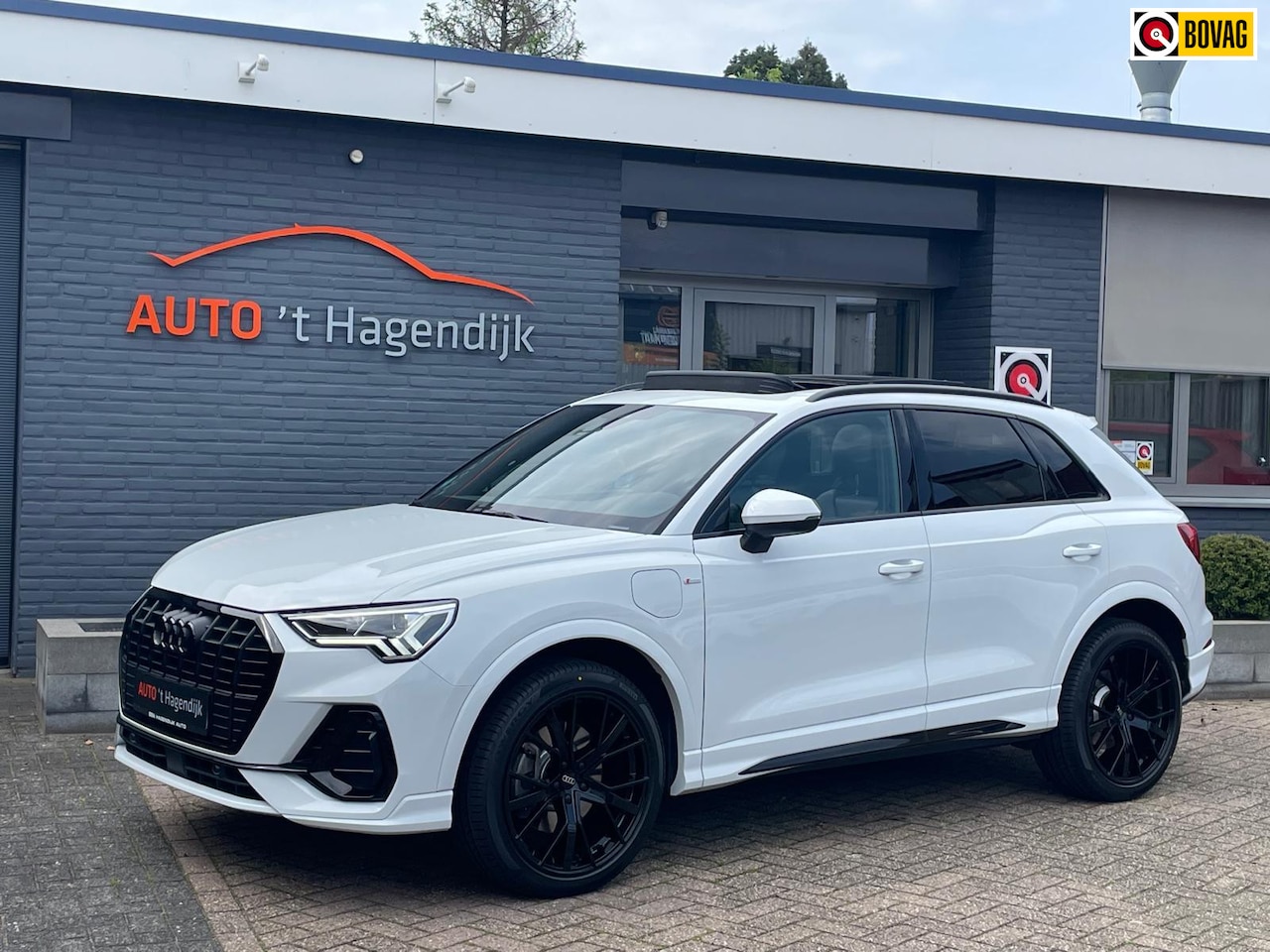 Audi Q3 - 40 TFSI quattro 290PK! S-Line trekh 20" camera - AutoWereld.nl