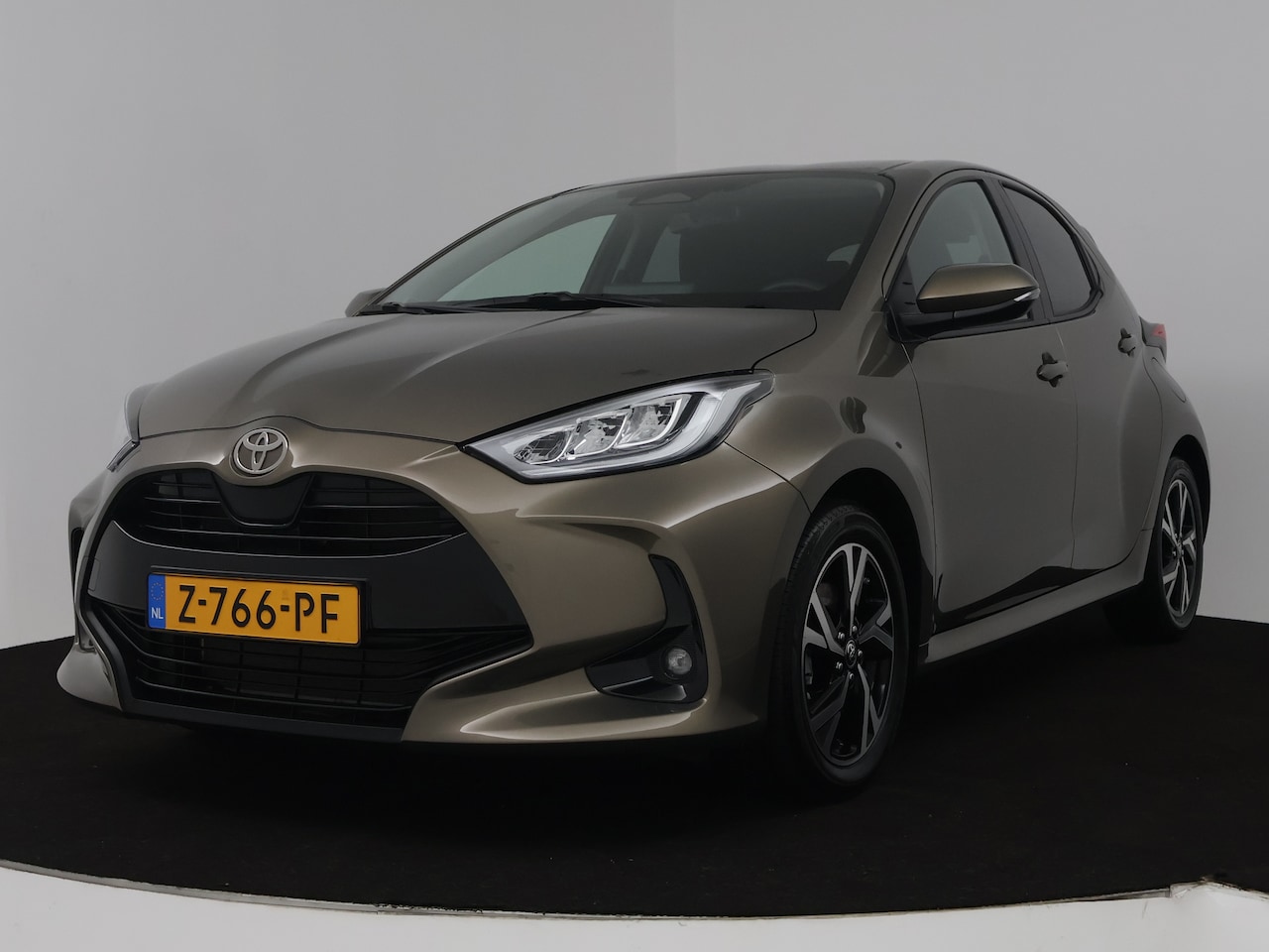 Toyota Yaris - 1.5 Hybrid 115 First Edition | Navigatie | - AutoWereld.nl
