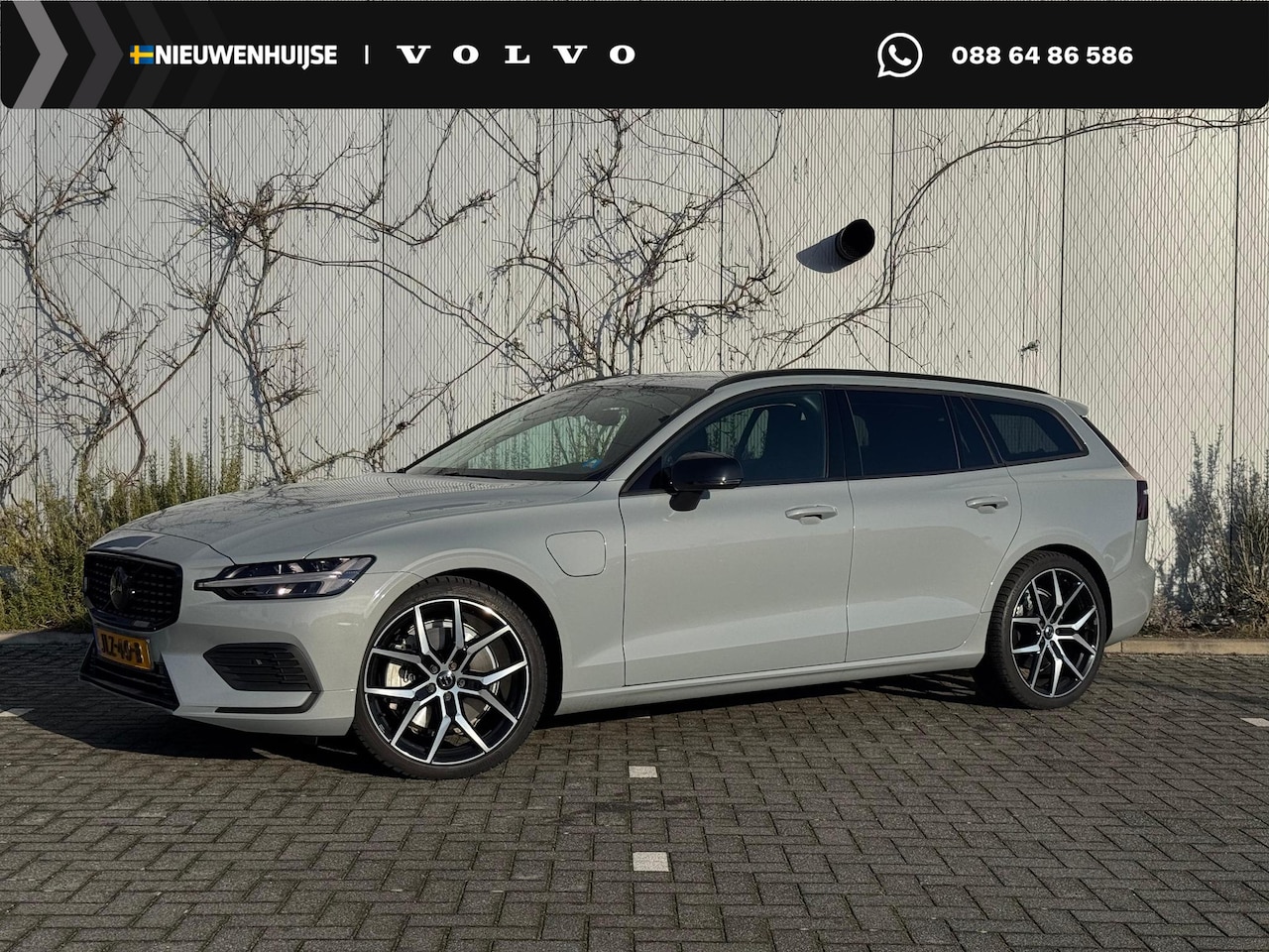 Volvo V60 - 2.0 T6 Plug-in hybrid AWD Essential | Sport Pack | Driver Assist | Climate | Donker Glas | - AutoWereld.nl