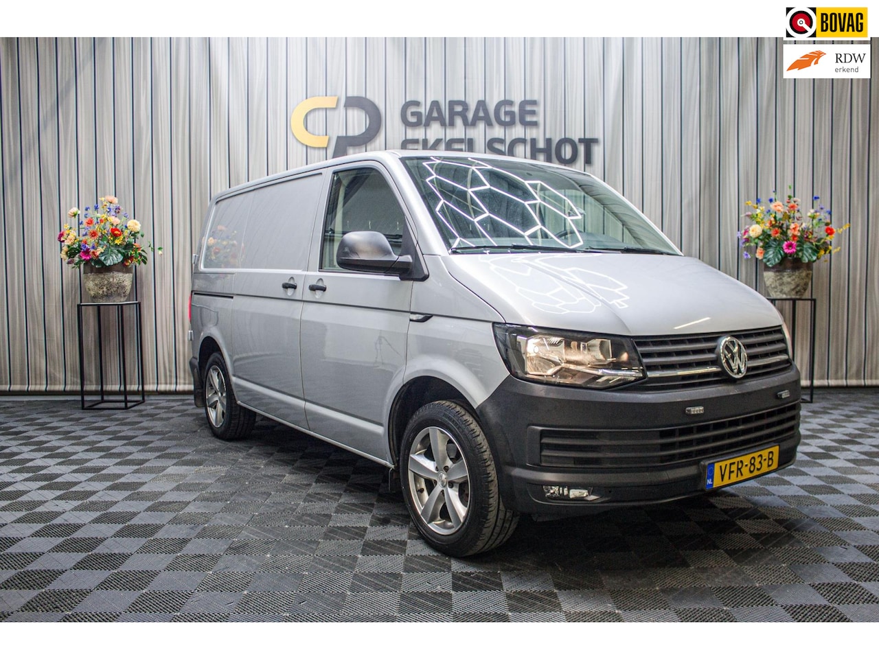 Volkswagen Transporter - 2.0 TDI L1H1 Highline|3 Pers|Trekhaak|Navi - AutoWereld.nl