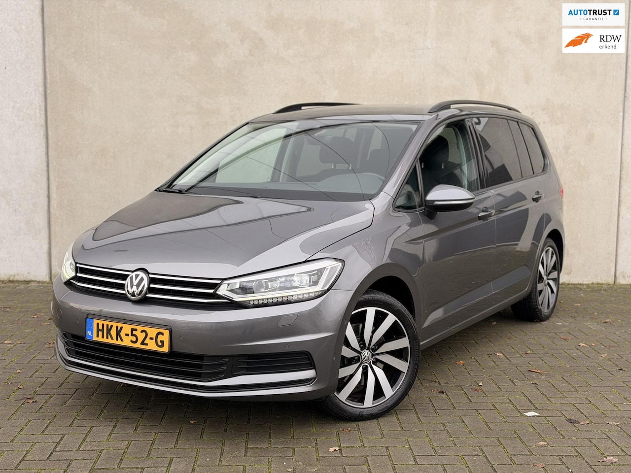 Volkswagen Touran - 1.4 TSI DSG Highline 18'' LED Trekhaak Standkachel Keyless - AutoWereld.nl