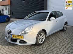 Alfa Romeo Giulietta - 1.4 T Distinctive Lusso | Navi | Clima | Cruise | Metalic | Koppeling slipt |