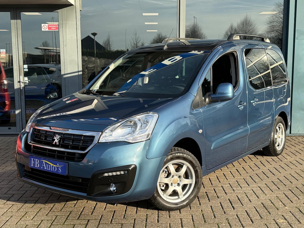 Peugeot Partner MPV - 1.2 PureTech Allure Airco Lmv Pano Navi Camera Cruise - AutoWereld.nl