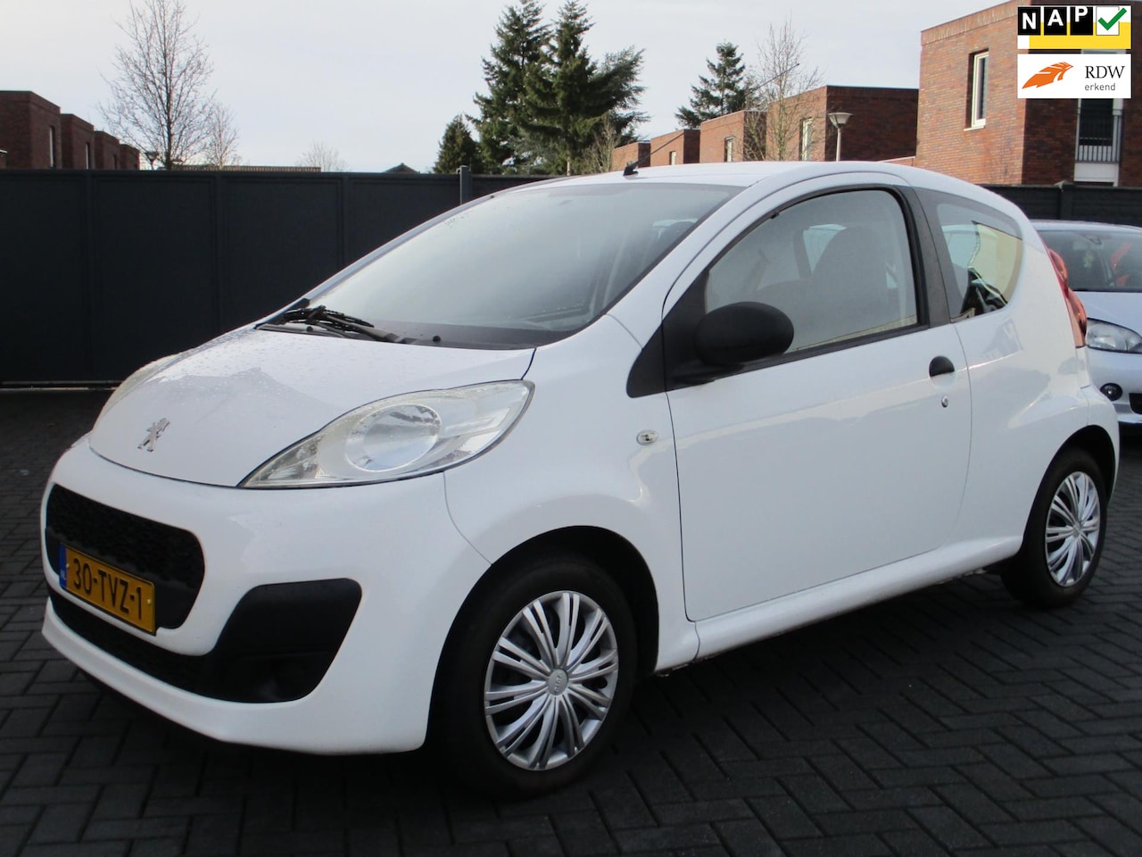 Peugeot 107 - 1.0 Access Accent Airco !! - AutoWereld.nl