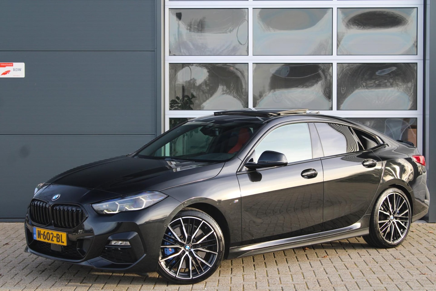 BMW 2-serie Gran Coupé - 218i M-Sport Shadow | Pano | Kuipstoelen | HIFI | Camera | Fabrieksgarantie - AutoWereld.nl