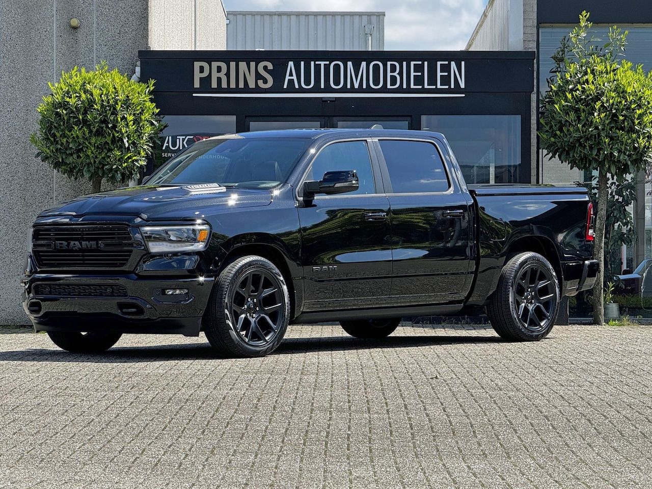 Dodge Ram 1500 - 5.7 V8 4x4 Crew Cab Laramie 5.7 V8 4x4 Crew Cab Laramie - AutoWereld.nl