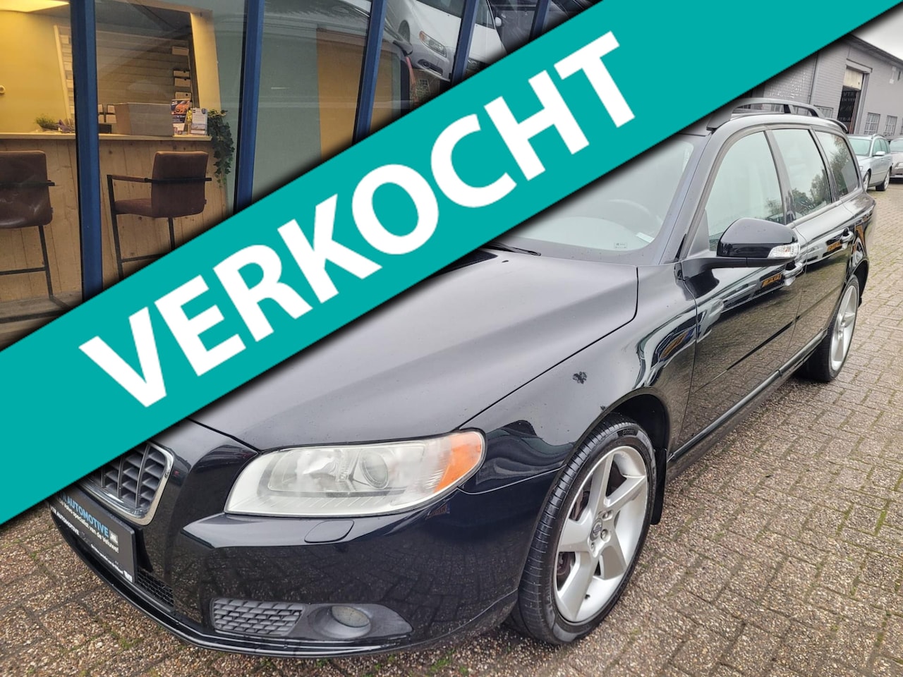 Volvo V70 - 2.5T Momentum Automaat H.LEER / XENON / YOUNGTIMER - AutoWereld.nl