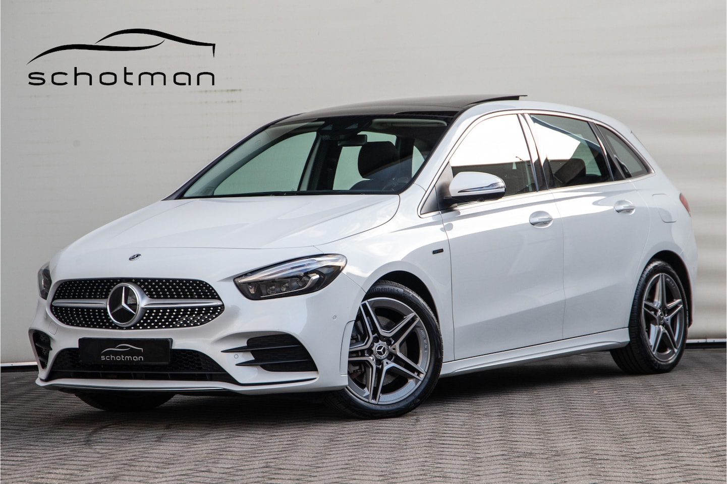 Mercedes-Benz B-klasse - 250 e AMG Premium, Pano, Distronic, Trekhaak, Widescreen, Sfeerverlichting - AutoWereld.nl