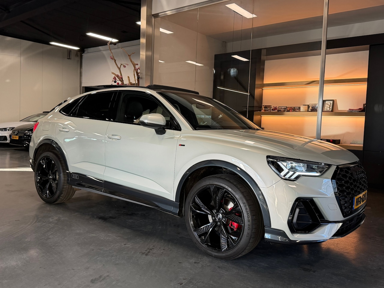 Audi Q3 Sportback - 35 TFSI 3X S line Pano Sfeerverl. Elec.Stoel Keyless Camera - AutoWereld.nl