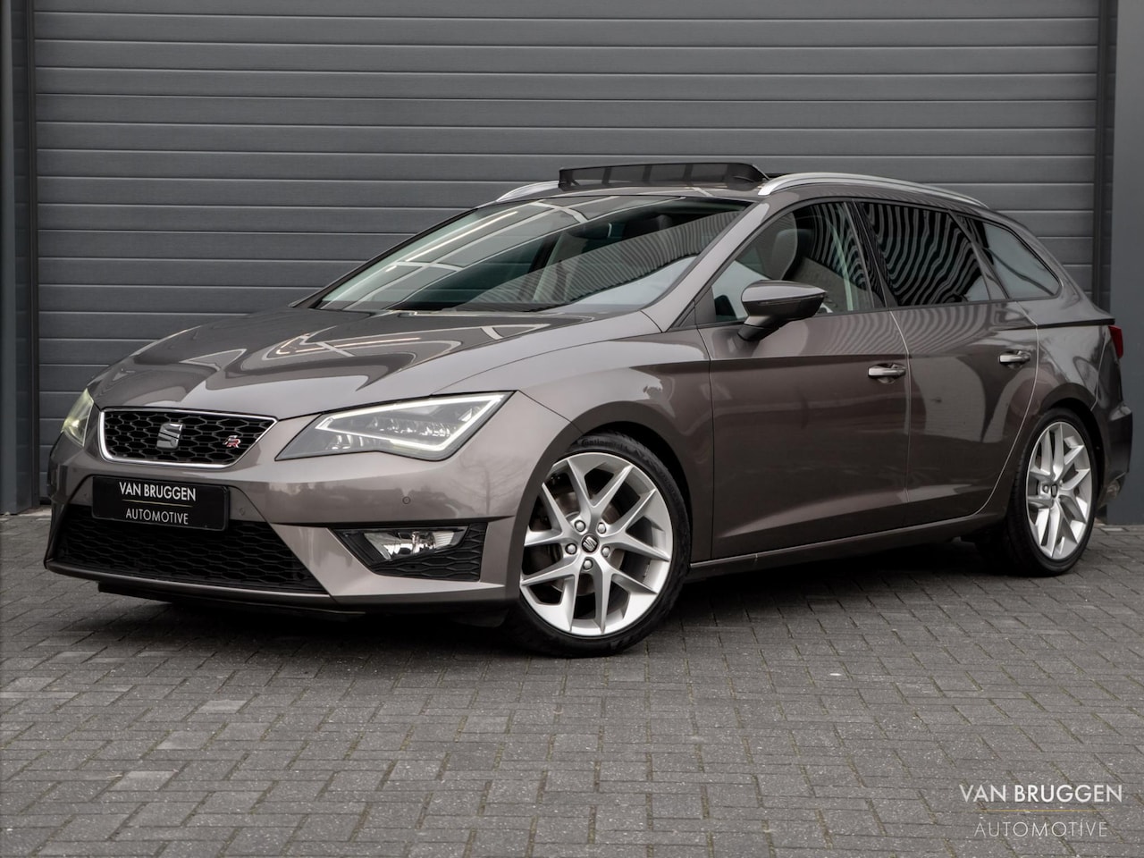 SEAT Leon ST - 1.4 EcoTSI FR Pano NAP 18" ACC E-Stoel - AutoWereld.nl