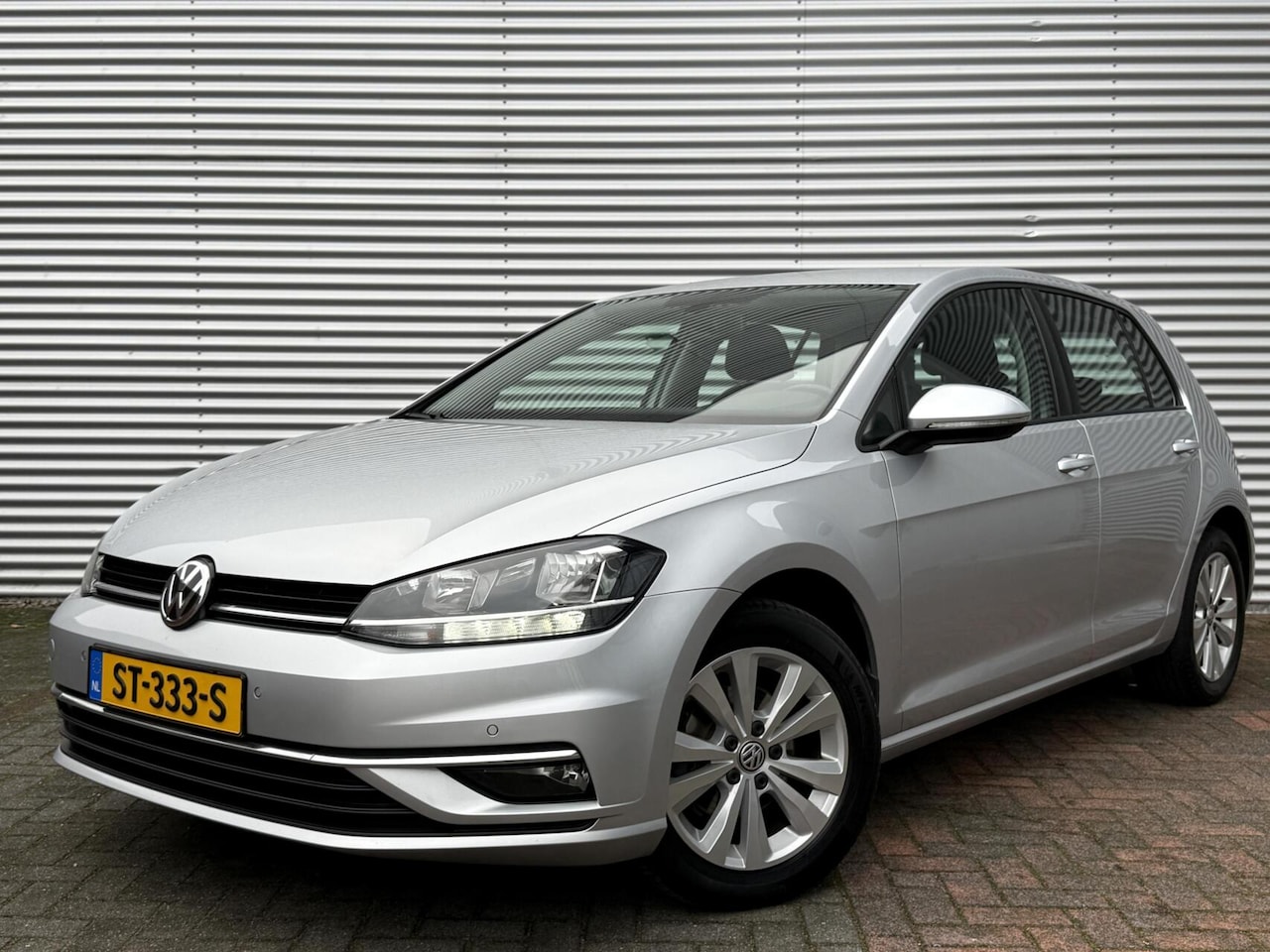 Volkswagen Golf - 1.0 TSI Highline Carplay Led Cruise Nl Auto 2018 Massagefunctie 6 Bak Groot Navigatie Sche - AutoWereld.nl