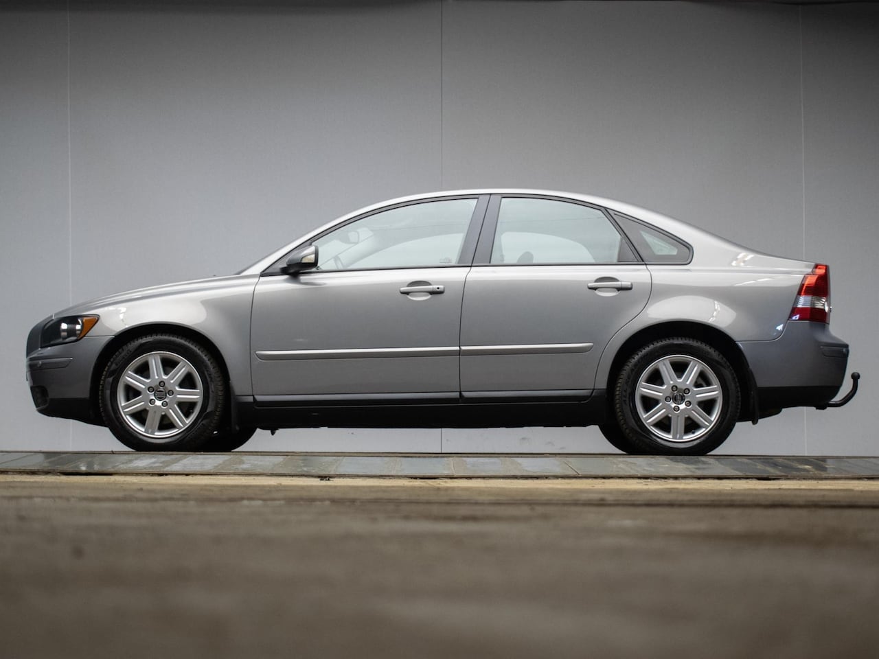 Volvo S40 - 2.4 Sport (SCHUIFDAK,PDC,CLIMATE,CRUISE,MEMORY SEATS,STOELVERWARMING,LEDER,TREKHAAK,SPORTS - AutoWereld.nl