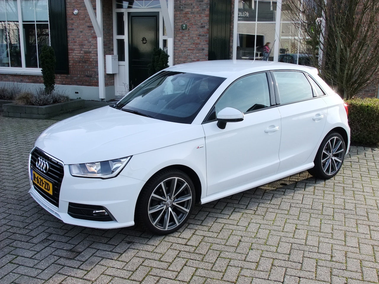 Audi A1 Sportback - 1.0 TFSI Sport S line Edition 1.0 TFSI Sport S line Edition , Pdc , Navi , Cruise control , Stoelverwarming enz. - AutoWereld.nl
