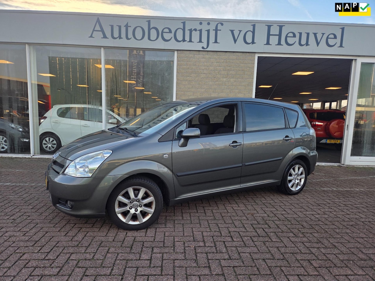 Toyota Verso - 1.6 VVT-i Dynamic Climate*Cruise*Navi*PDC* NIEUWE APK - AutoWereld.nl