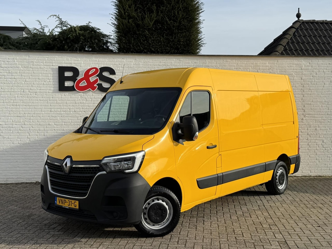 Renault Master - T35 2.3 dCi 135 L2H2 Comfort Airco Cruise control Apple / Android Navigatie Laadruimte afg - AutoWereld.nl