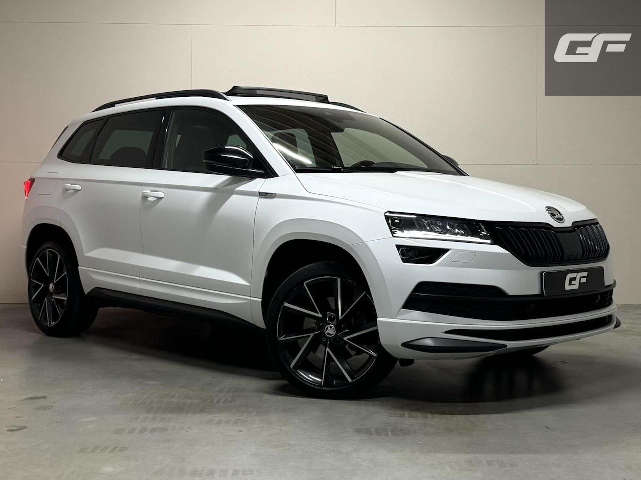 Skoda Karoq - 1.5 TSI Sportline Pano Leer Carton Virtual Sfeer Trekh. - AutoWereld.nl