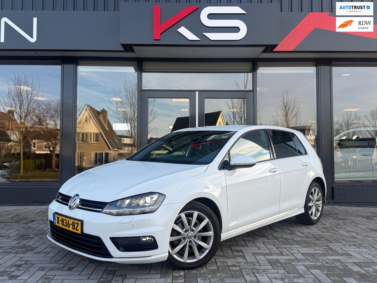 Volkswagen Golf - 1.4 TSI 2x R Line Carplay Navi Led Pdc - AutoWereld.nl