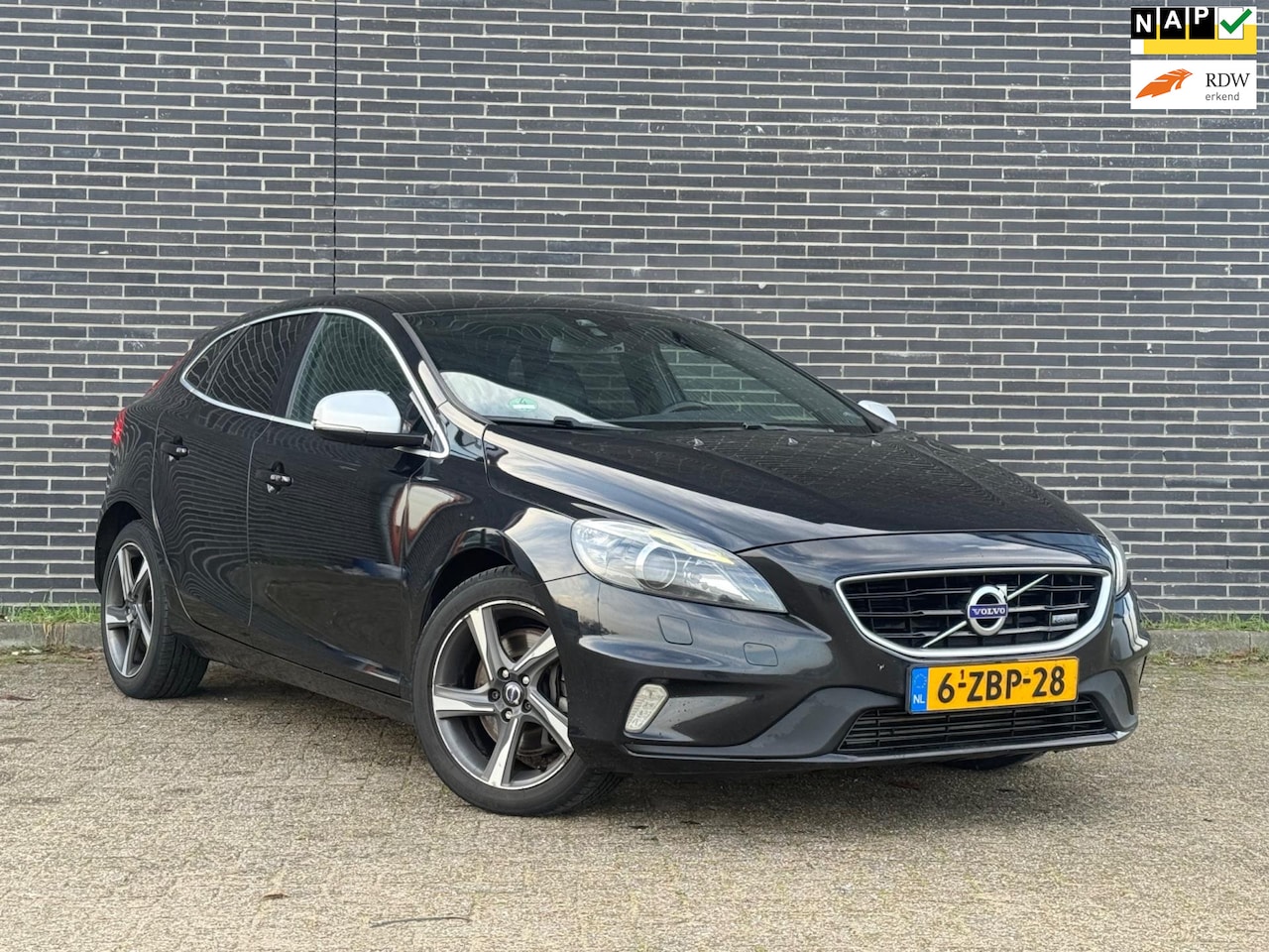 Volvo V40 - 2.0 D4 Ocean Race Business R-design! - AutoWereld.nl