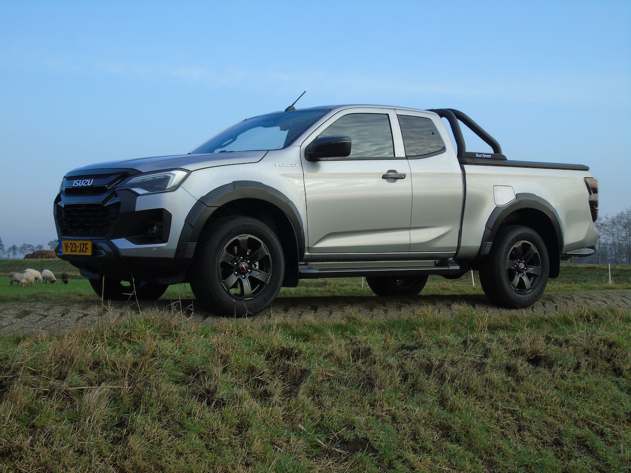Isuzu D-Max - 1.9 Extended Cab V-Cross 4WD - AutoWereld.nl