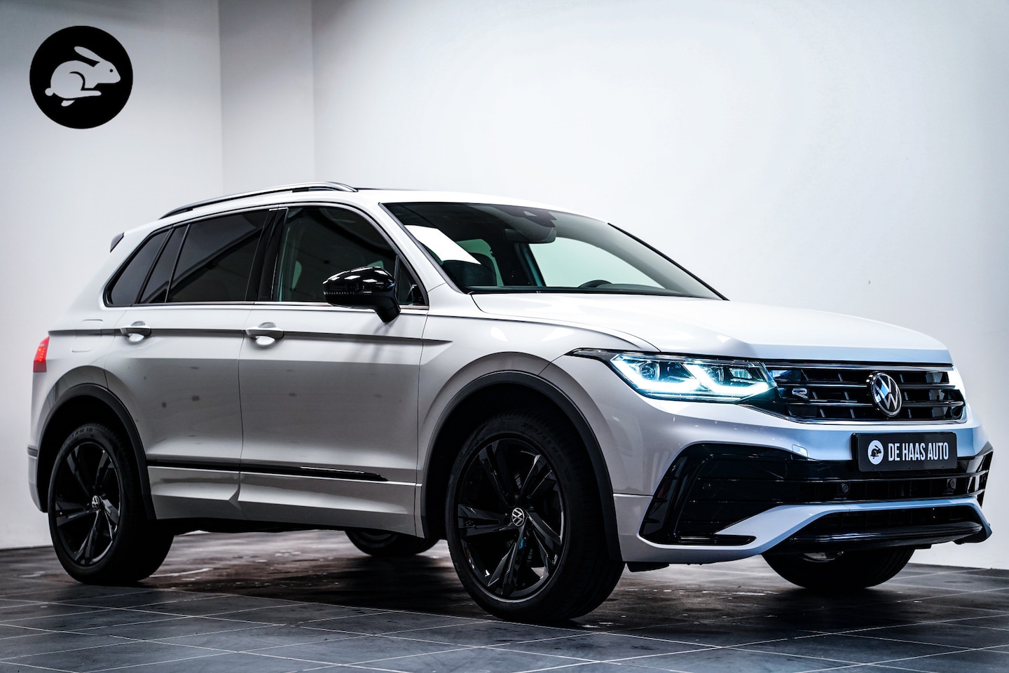 Volkswagen Tiguan - 1.4 TSI eHybrid R-Line Black style|Pano dak|Trekhaak|Acc - AutoWereld.nl