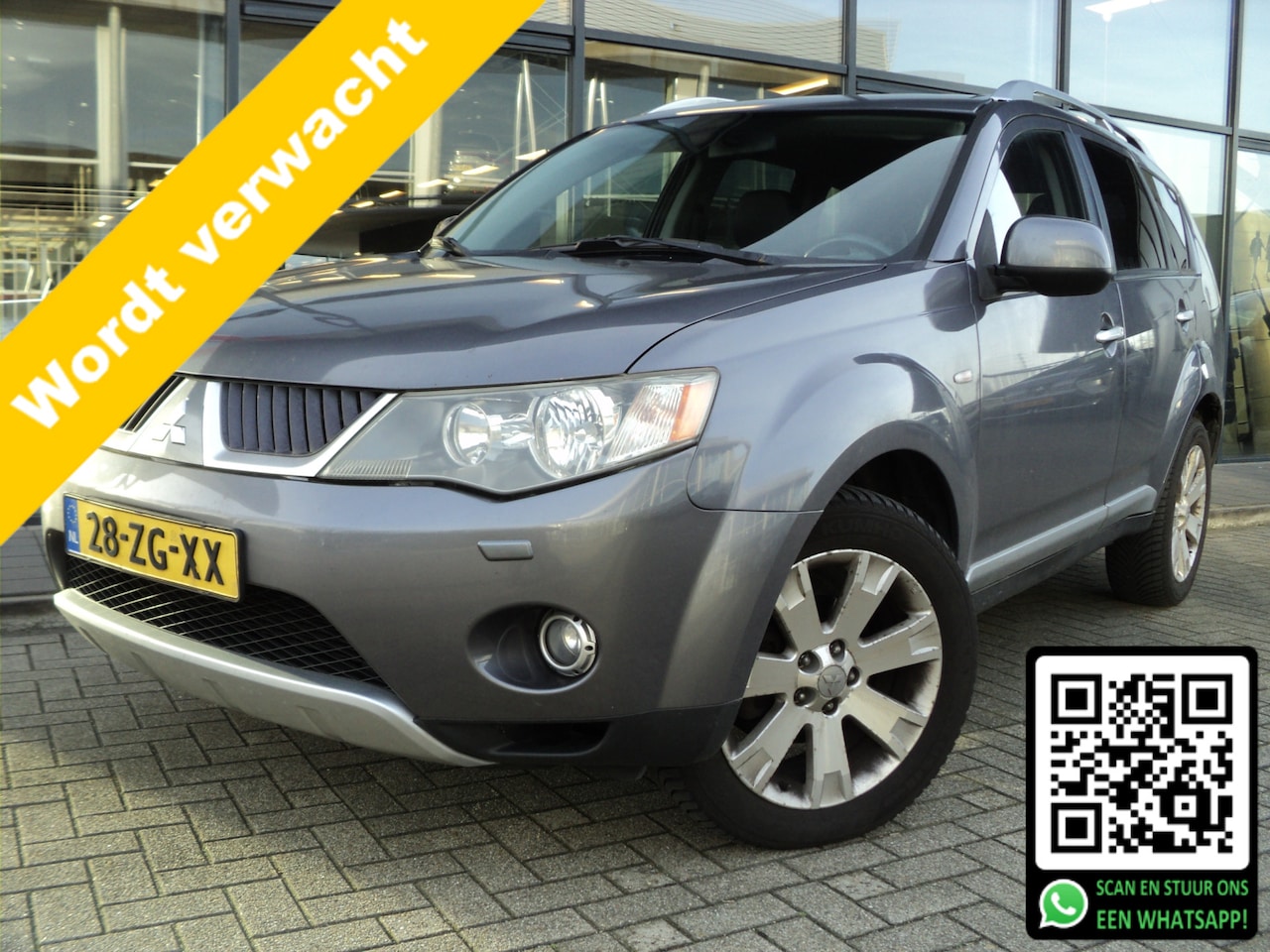Mitsubishi Outlander - 2.4 Instyle | AUTOMAAT | 7-PERSOONS | TREKHAAK | LEDER | DEALER ONDERHOUDEN | VIERSEIZOENE - AutoWereld.nl
