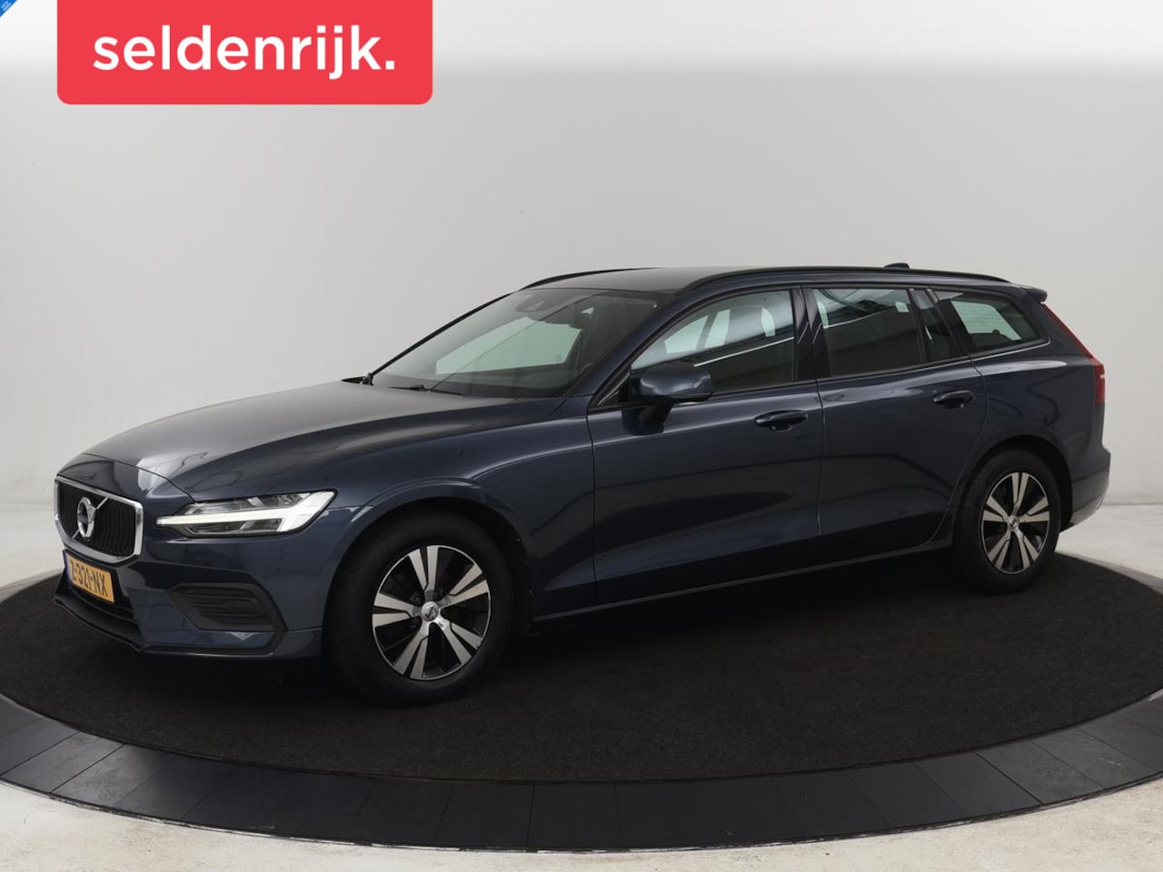 Volvo V60 - 2.0 D3 Momentum | Carplay | Navigatie | Full LED | Cruise control | Parkeerhulp | Climate - AutoWereld.nl