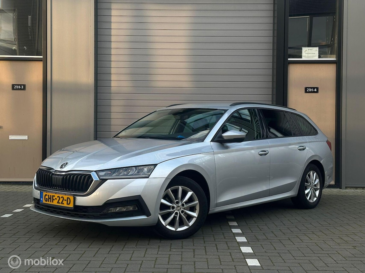 Skoda Octavia - 2.0 / Lane / ACC / StoelV / StuurV / LED / Mem - AutoWereld.nl