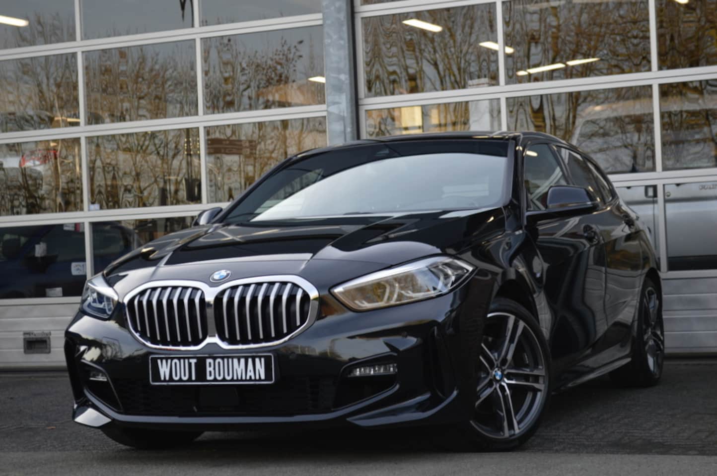 BMW 1-serie - 118i M-Sport Aut. Led Leder Camera CarPlay Pdc - AutoWereld.nl