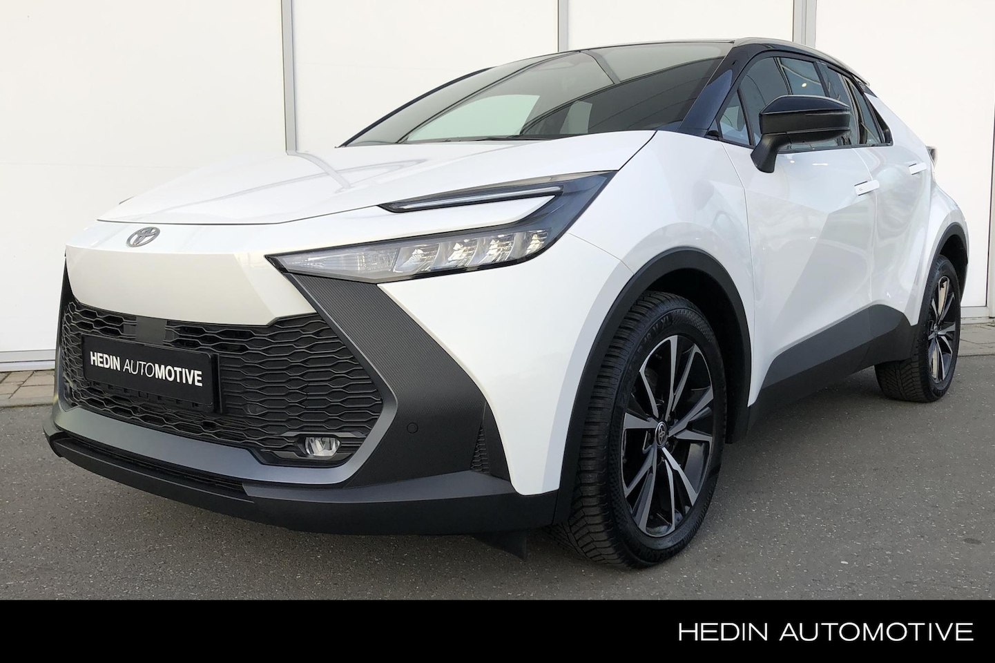 Toyota C-HR - 2.0 PHEV Plug-in Hybrid 220PK Dynamic | Bi-Tone | Navigatie | Camera | Stoel en stuurverwa - AutoWereld.nl