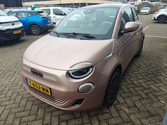 Fiat 500 - La Prima 42 kWh | Achterbank in delen neerklapbaar | Achteruitrijcamera | Apple Carplay/An