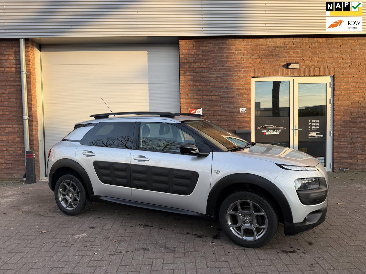 Citroën C4 Cactus - 1.2 PureTech Shine|AUTOMAAT|NIEUWE APK|NAVI - AutoWereld.nl