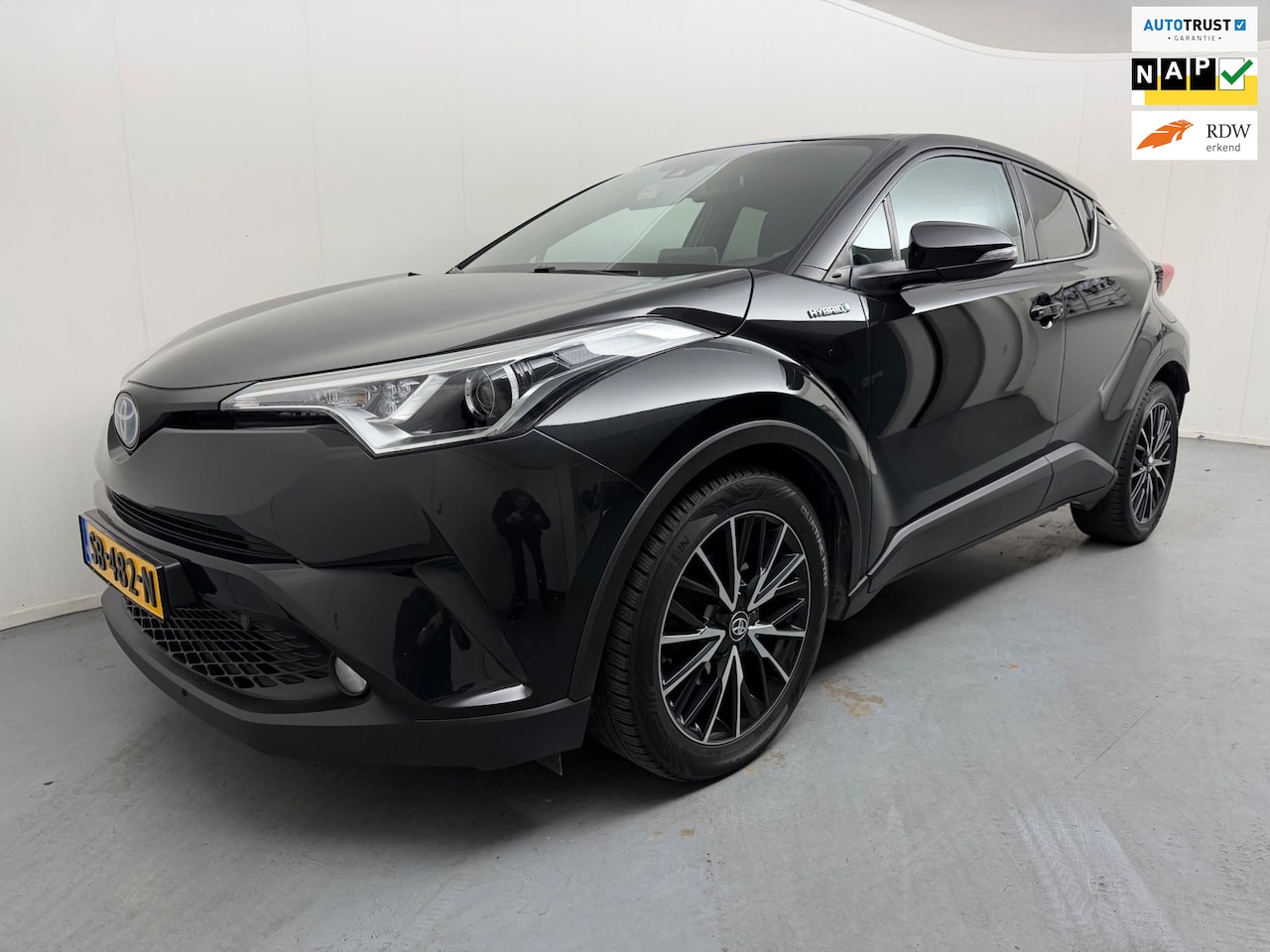 Toyota C-HR - 1.8 Hybrid Dynamic # Camera # Navi # 18" # Nap # Dealer onderhouden # Key Less - AutoWereld.nl